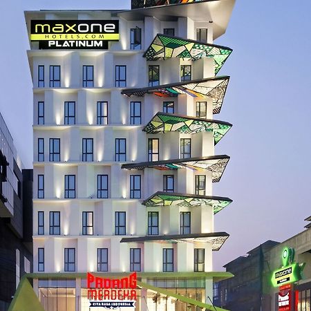 Maxone Platinum Hayam Wuruk Hotel Джакарта Екстериор снимка