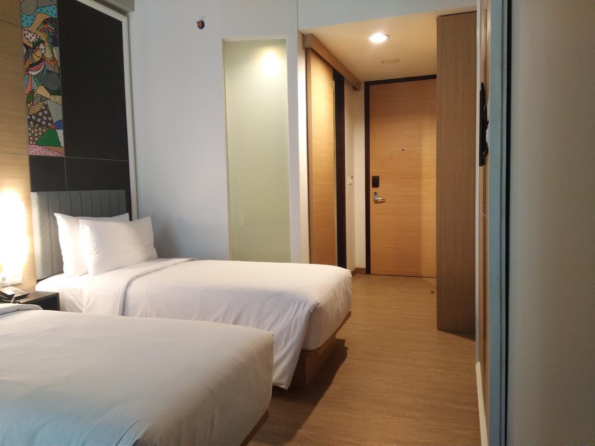 Maxone Platinum Hayam Wuruk Hotel Джакарта Екстериор снимка