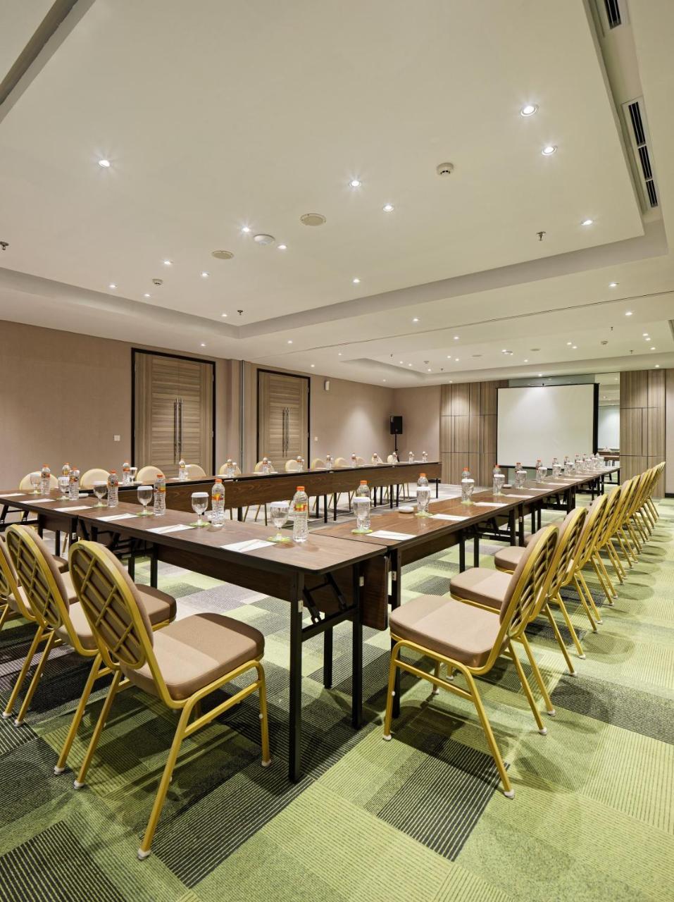 Maxone Platinum Hayam Wuruk Hotel Джакарта Екстериор снимка