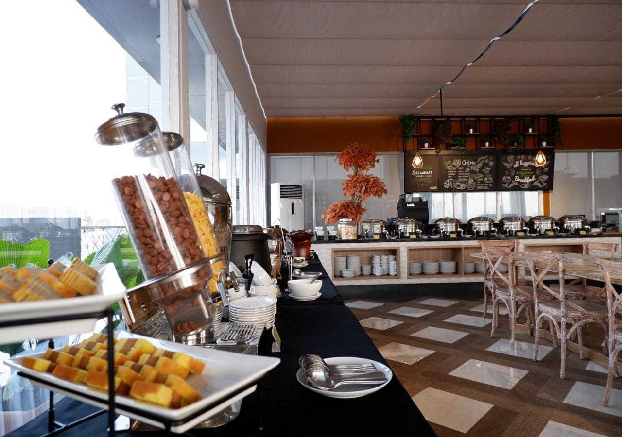 Maxone Platinum Hayam Wuruk Hotel Джакарта Екстериор снимка