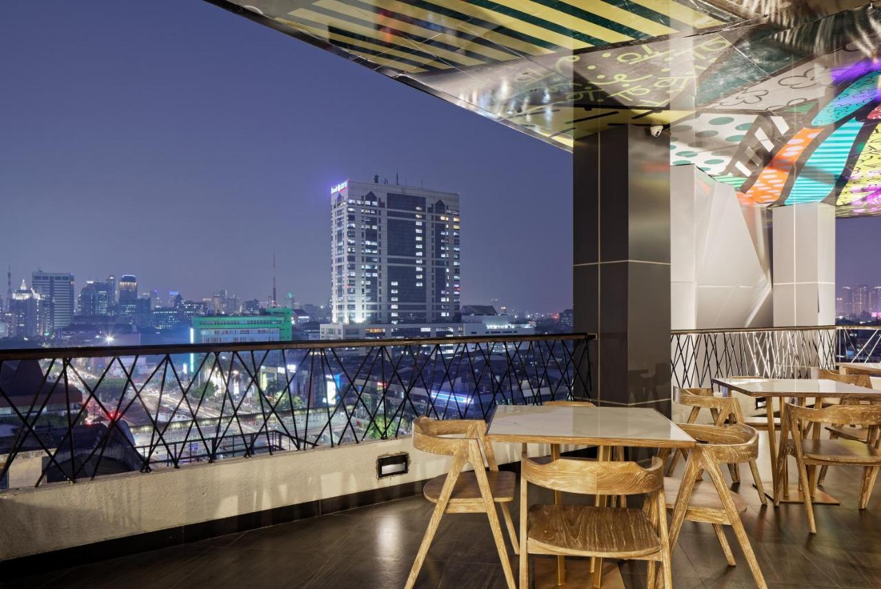 Maxone Platinum Hayam Wuruk Hotel Джакарта Екстериор снимка