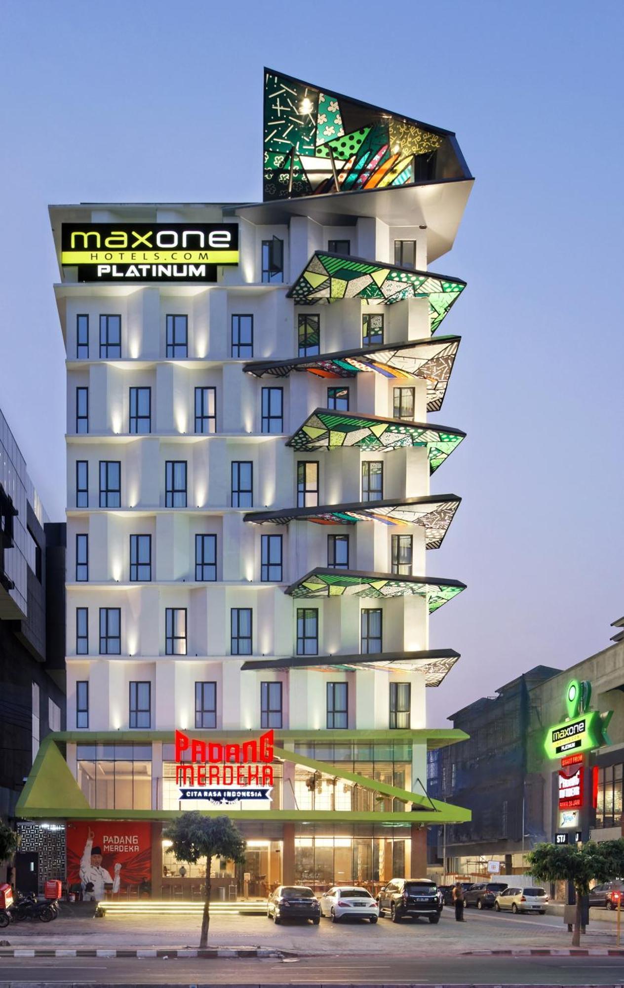 Maxone Platinum Hayam Wuruk Hotel Джакарта Екстериор снимка