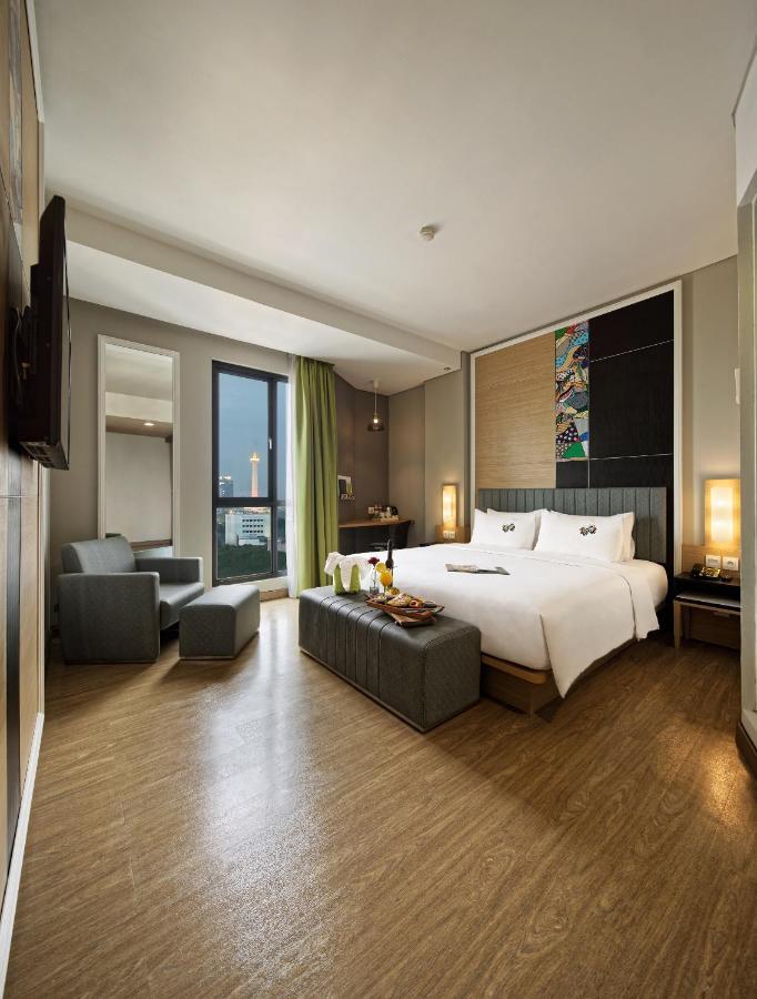 Maxone Platinum Hayam Wuruk Hotel Джакарта Екстериор снимка